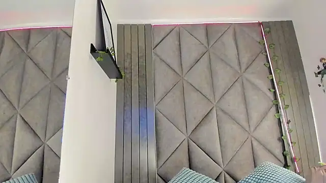 Snapshot of SabrinaSpell_ chatting on December 14, 2025, 11:49 am SabrinaSpell online show from December 14, 2025, 11:49 am