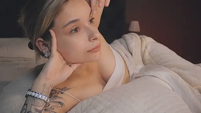 Snapshot of Bella_Alita chatting on March 17, 2025, 2:41 am Bella Alita online show from March 17, 2025, 2:41 am