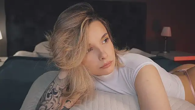 Snapshot of Bella_Alita chatting on March 15, 2025, 8:32 pm Bella Alita online show from March 15, 2025, 8:32 pm