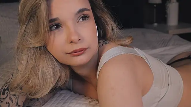 Snapshot of Bella_Alita chatting on March 22, 2025, 8:26 pm Bella Alita online show from March 22, 2025, 8:26 pm