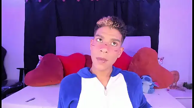 Snapshot of Ethan_Boyy chatting on February 28, 2025, 4:32 am Ethan Boyy online show from February 28, 2025, 4:32 am