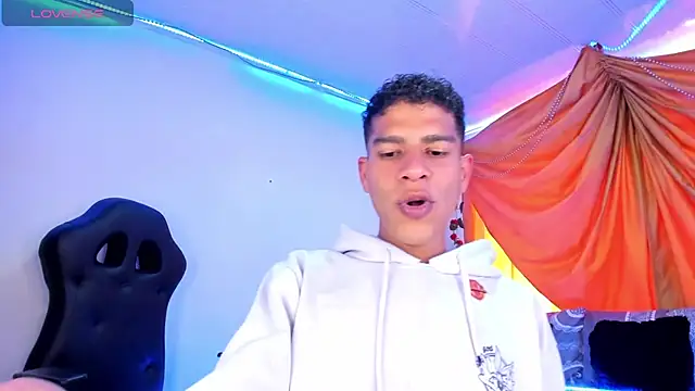 Snapshot of Ethan_Boyy chatting on November 25, 2025, 5:46 pm Ethan Boyy online show from November 25, 2025, 5:46 pm