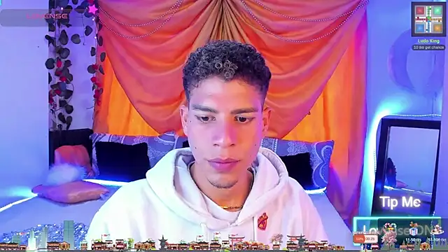 Snapshot of Ethan_Boyy chatting on October 21, 2025, 8:52 pm Ethan Boyy online show from October 21, 2025, 8:52 pm