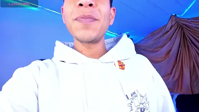 Snapshot of Ethan_Boyy chatting on November 19, 2025, 9:26 pm Ethan Boyy online show from November 19, 2025, 9:26 pm