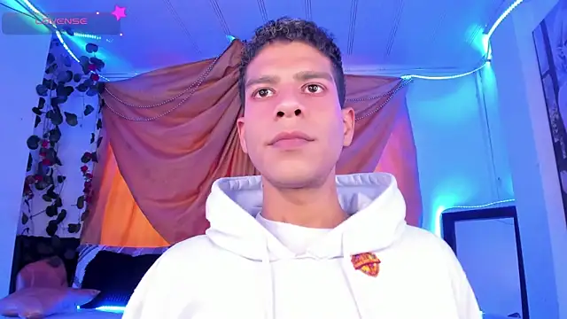 Snapshot of Ethan_Boyy chatting on November 6, 2025, 9:30 pm Ethan Boyy online show from November 6, 2025, 9:30 pm