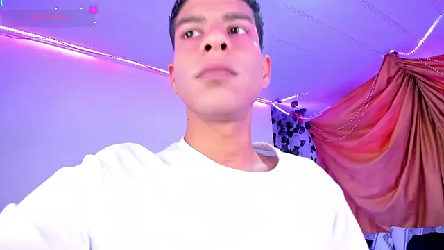 Snapshot of Ethan_Boyy chatting on December 4, 2025, 10:31 pm Ethan Boyy online show from December 4, 2025, 10:31 pm