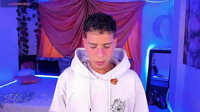 Snapshot of Ethan_Boyy chatting on October 22, 2025, 9:24 pm Ethan Boyy online show from October 22, 2025, 9:24 pm