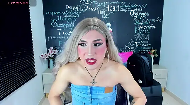 Snapshot of Georgina_Giio chatting on January 28, 2025, 4:39 am Georgina Giio online show from January 28, 2025, 4:39 am