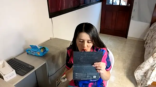 SexLaura  online show from February 13, 2025, 8:55 pm