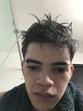 Snapshot of Latinos_2001 chatting on December 21, 2025, 12:40 pm Latinos 2001 online show from December 21, 2025, 12:40 pm