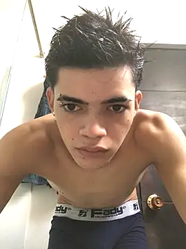 Latinos 2001 online show from October 28, 2025, 1:43 pm