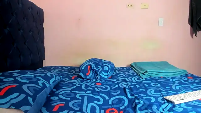 Snapshot of Latinos_2001 chatting on February 19, 2026, 4:37 pm Latinos 2001 online show from February 19, 2026, 4:37 pm