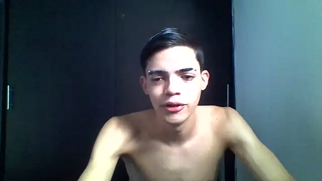 Latinos 2001 online show from May 17, 2026, 10:43 pm