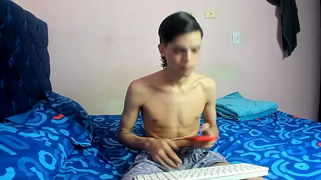 Snapshot of Latinos_2001 chatting on February 27, 2026, 4:51 pm Latinos 2001 online show from February 27, 2026, 4:51 pm