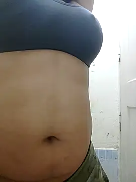 Mumbaigirl17 online show from January 20, 2025, 4:45 pm