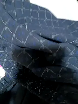 Snapshot of xxxxGuruxxxx chatting on December 2, 2025, 12:11 am xxxxGuruxxxx online show from December 2, 2025, 12:11 am