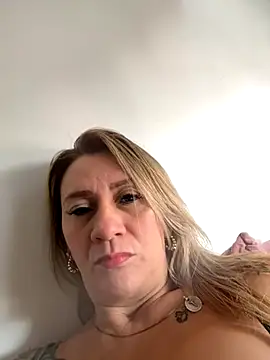 Snapshot of AtheneaRusell chatting on November 16, 2025, 5:06 pm AtheneaRusell online show from November 16, 2025, 5:06 pm