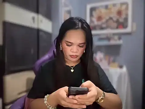 SophiaCourthaway online show from April 10, 2026, 3:08 pm