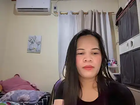 Snapshot of SophiaCourthaway chatting on June 6, 2026, 2:33 pm SophiaCourthaway online show from June 6, 2026, 2:33 pm