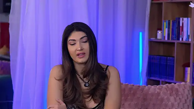 Snapshot of SarahPeach8 chatting on January 11, 2026, 6:20 am SarahPeach8 online show from January 11, 2026, 6:20 am