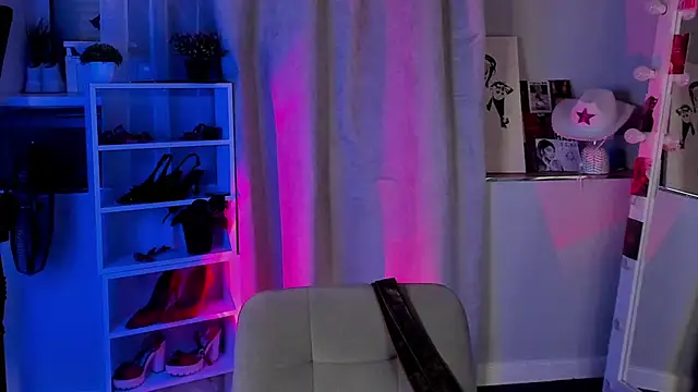 Snapshot of Sahara_Shields chatting on November 14, 2025, 9:57 am Sahara Shields online show from November 14, 2025, 9:57 am