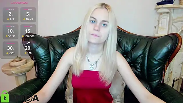 Snapshot of HillEva chatting on October 31, 2025, 8:33 am HillEva online show from October 31, 2025, 8:33 am