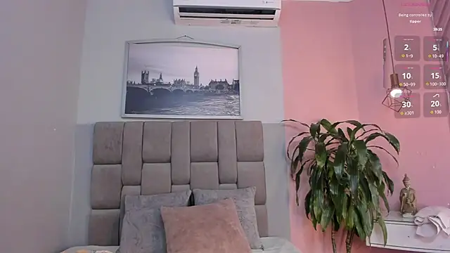 Snapshot of janna_lopez_ chatting on November 4, 2025, 11:03 am janna lopez online show from November 4, 2025, 11:03 am