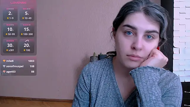 Snapshot of _Roselina_ chatting on October 9, 2025, 6:25 am Roselina online show from October 9, 2025, 6:25 am