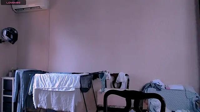 Snapshot of _Roselina_ chatting on September 28, 2025, 8:10 am Roselina online show from September 28, 2025, 8:10 am