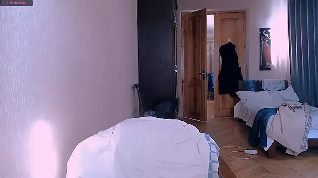 Snapshot of _Roselina_ chatting on March 14, 2025, 6:21 am Roselina online show from March 14, 2025, 6:21 am