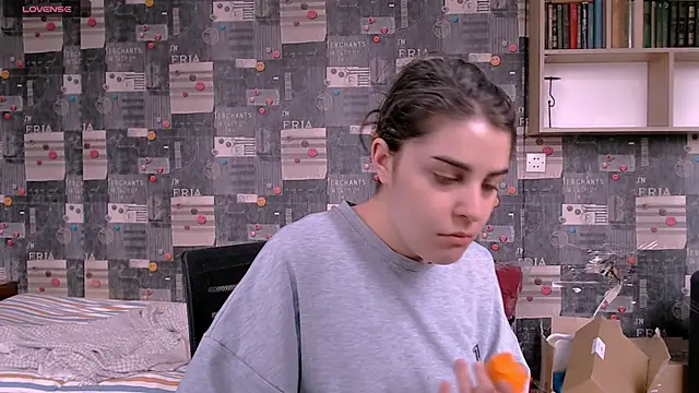 Snapshot of _Roselina_ chatting on September 15, 2025, 9:43 am Roselina online show from September 15, 2025, 9:43 am