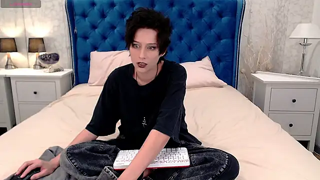 via mayer  online show from October 26, 2025, 2:50 pm