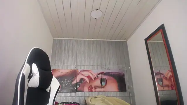 Snapshot of Miss_sparkle00 chatting on November 8, 2025, 4:16 am Miss sparkle00 online show from November 8, 2025, 4:16 am