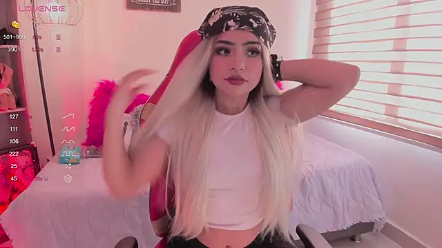 emma soffia  online show from April 24, 2026, 9:50 pm