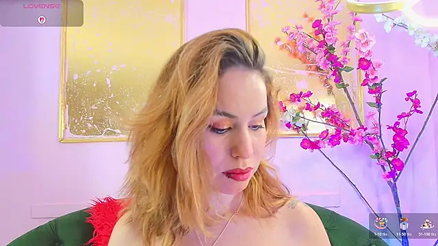 scarlette69 online show from December 15, 2025, 8:14 pm