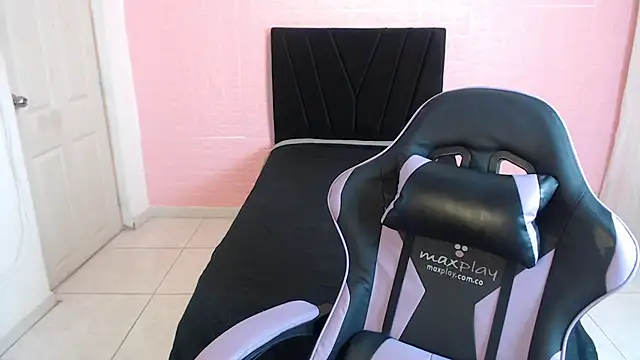 DULCE1609 online show from December 1, 2025, 8:21 pm