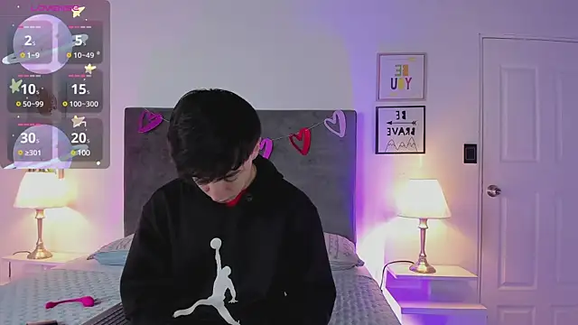 Snapshot of ethan_and_ava chatting on February 19, 2025, 1:39 pm ethan and ava online show from February 19, 2025, 1:39 pm