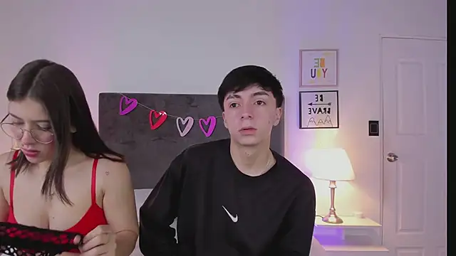 Snapshot of ethan_and_ava chatting on February 26, 2025, 1:32 pm ethan and ava online show from February 26, 2025, 1:32 pm