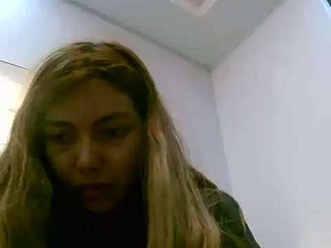 VittoriaTaylor online show from March 18, 2025, 1:23 pm
