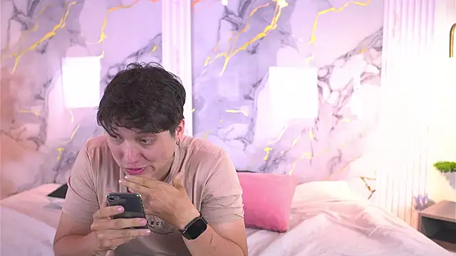 vanilla hot online show from November 24, 2025, 7:25 pm