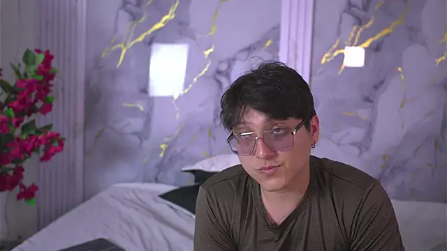 vanilla hot online show from November 28, 2025, 7:36 pm