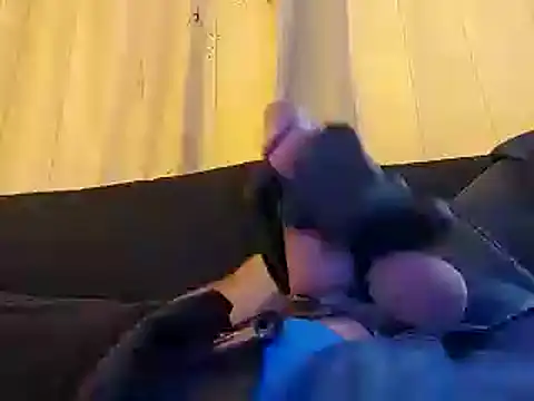 Snapshot of bwcbeat83 chatting on February 3, 2025, 8:24 pm bwcbeat83 online show from February 3, 2025, 8:24 pm