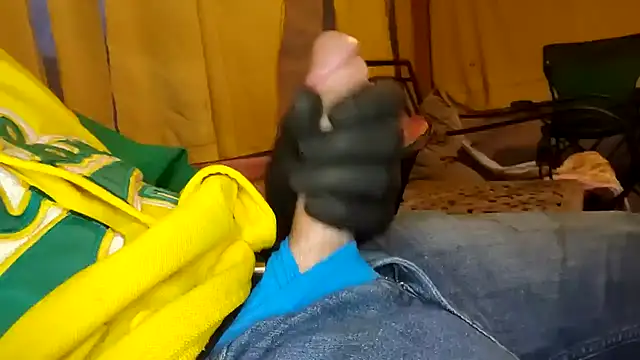 Snapshot of bwcbeat83 chatting on November 27, 2025, 12:33 am bwcbeat83 online show from November 27, 2025, 12:33 am