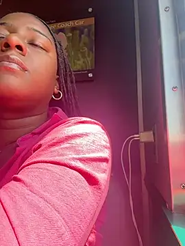 xoxoHotCoCo online show from April 18, 2026, 4:42 pm