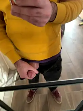 Snapshot of Klaus298 chatting on November 28, 2025, 10:15 am Klaus298 online show from November 28, 2025, 10:15 am