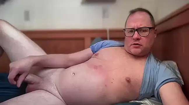 Snapshot of __DR3W__ chatting on February 20, 2025, 5:09 pm DR3W online show from February 20, 2025, 5:09 pm