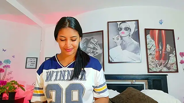 loretahorny online show from March 24, 2026, 12:49 pm