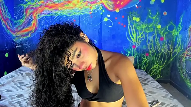 lucie petite online show from May 10, 2026, 7:05 pm