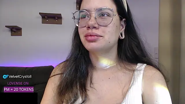 Snapshot of crystalll_room chatting on November 13, 2025, 2:04 am crystalll room online show from November 13, 2025, 2:04 am