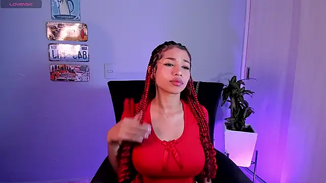 Snapshot of Curly915 chatting on February 11, 2025, 2:03 am Curly915 online show from February 11, 2025, 2:03 am